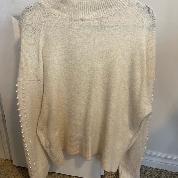 H&M Off white turtle neck with pearl detailing - Picture 6 of 6